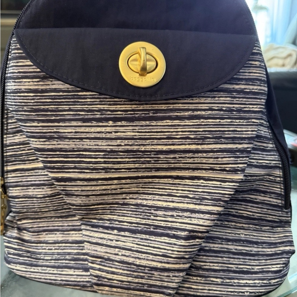 Baggallini Dallas Backpack Convertible Blue Nylon Crossbody Sling bag